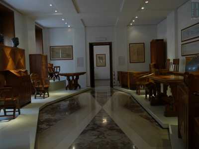 A destra del piccolo ufficio, si trova la ex Sala da ballo, che i fratelli Cal� Carducci hanno ribattezzato "La Sala del Rammarico", perch� nel 1957, sotto la presidenza di Giuseppe Mininni, tutto ci� che adornava la stanza fu eliminato, a cominciare dalla "Fontana delle chiocciole", per finire alle statue in marmo e alle cornici delle porte. Oggi non rimangono che il pavimento in marmo e i mobili da ufficio disegnati e realizzati dallo stesso Cambellotti
